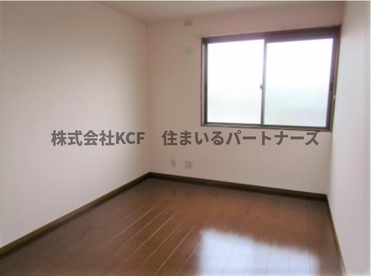 その他部屋・スペース　開放的な寝室です