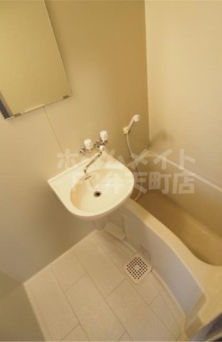 洗面設備　コンパクトで使いやすい洗面所