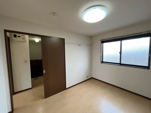 ＪＲ信越本線 新潟駅 バス乗車時間：22分 最寄りバス停で下車 徒歩11分 2階建 築27年の居間写真