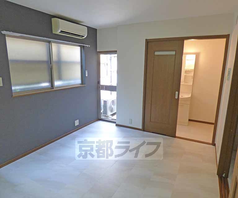 地下鉄烏丸線 四条駅 徒歩10分 1階建 築62年の居間写真