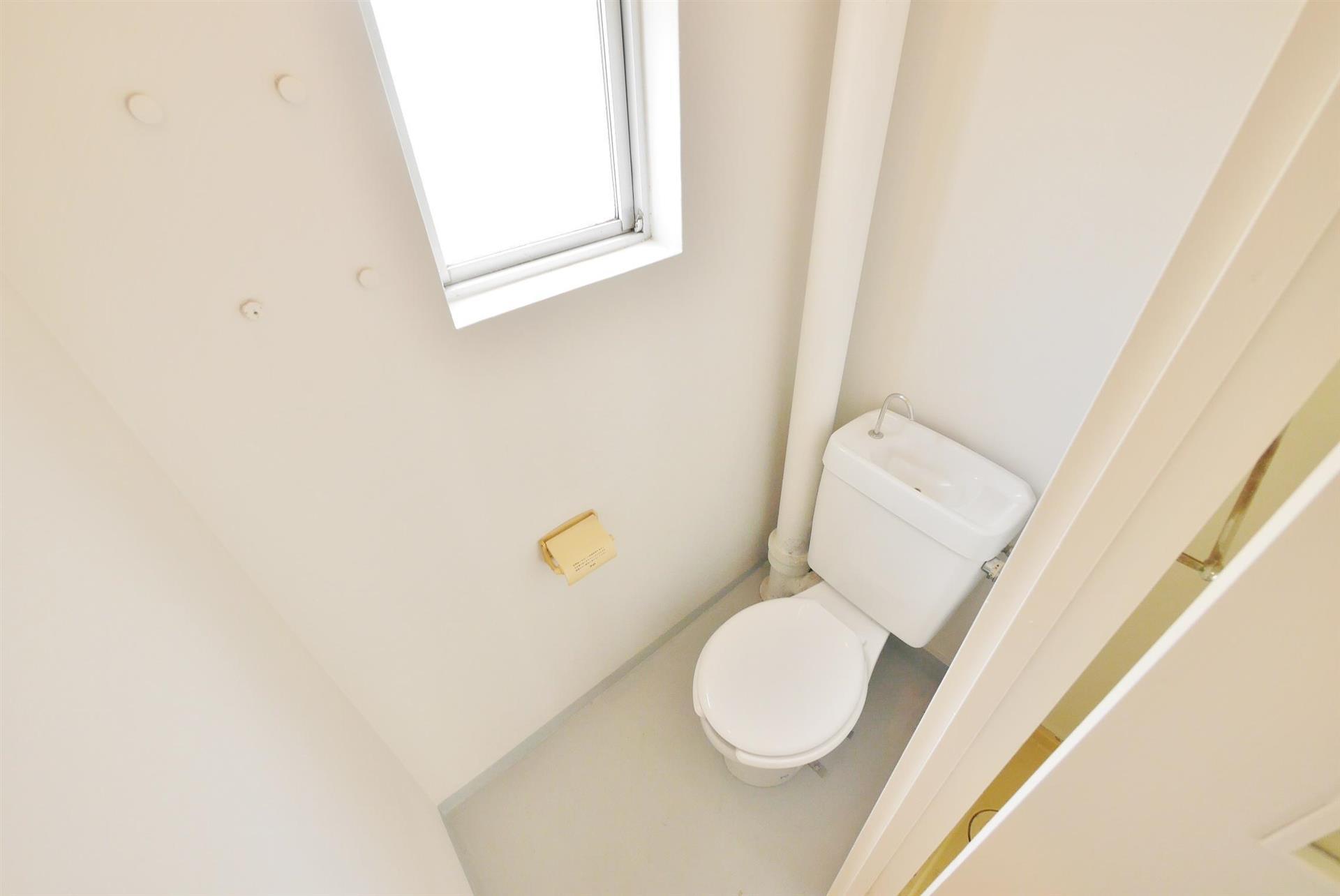ヴィラナリー中間I 4号棟のトイレ写真