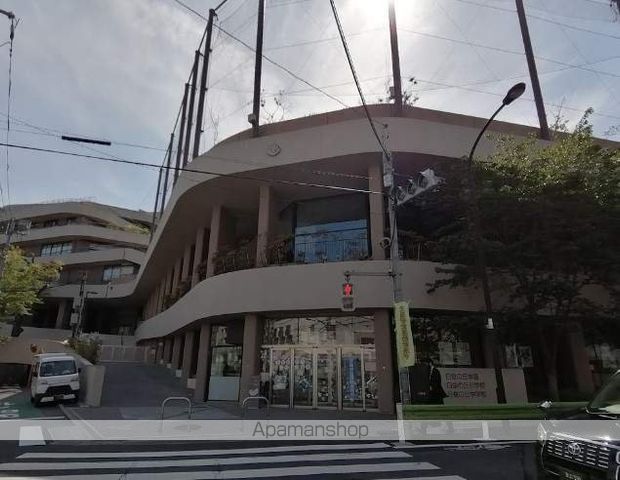 小学校　港区立白金の丘学園（小中一貫）（小学校）まで1522m