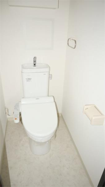 都営浅草線 本所吾妻橋駅 徒歩11分 6階建 築12年のトイレ写真