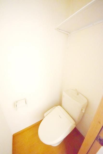 東武伊勢崎線 竹ノ塚駅 徒歩7分 2階建 築22年のトイレ写真