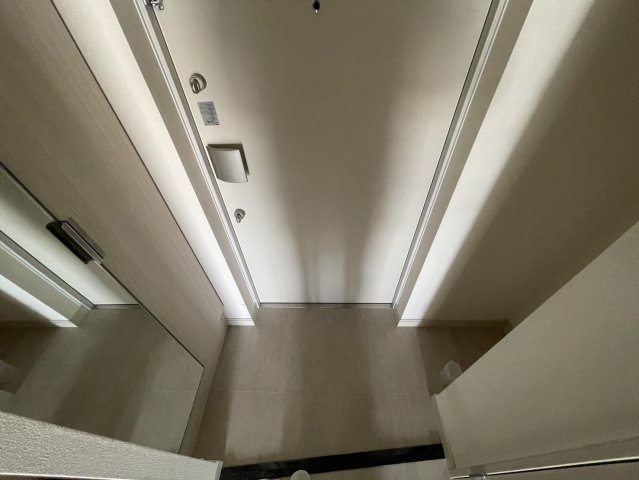 玄関　同物件別部屋写真