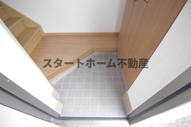 玄関　収納もある玄関です