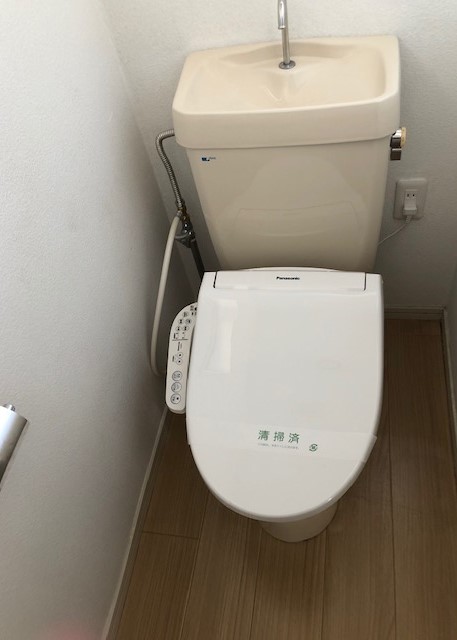 トイレ　ウォシュレット付いてます。