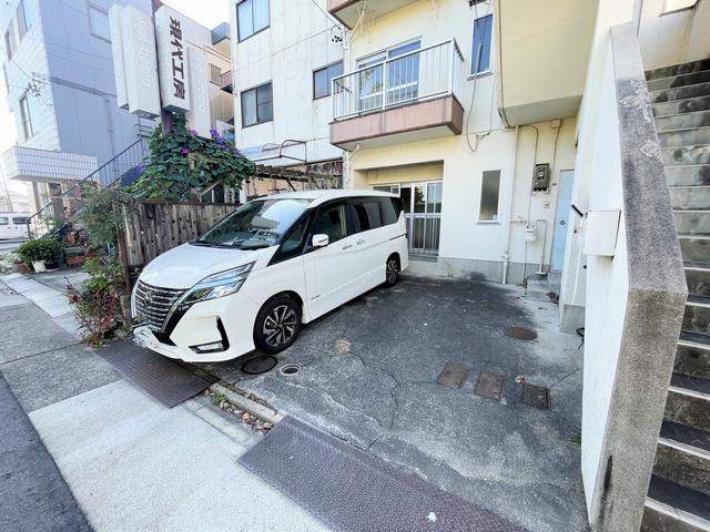 【小山マンションの駐車場】