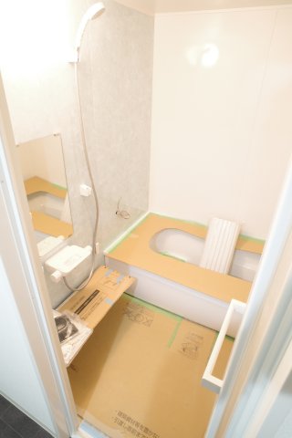 バス・シャワールーム　ワイドタイプの浴室にリノベーション。