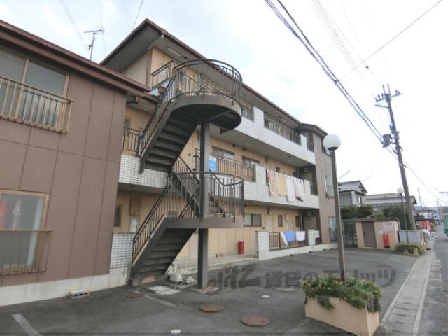 近江八幡市上野町のアパートの建物外観