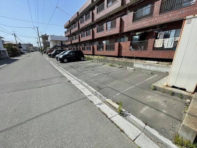 【函館市川原町のマンションの駐車場】