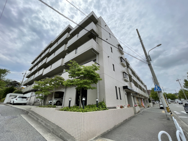 神戸市北区鈴蘭台西町のマンションの建物外観