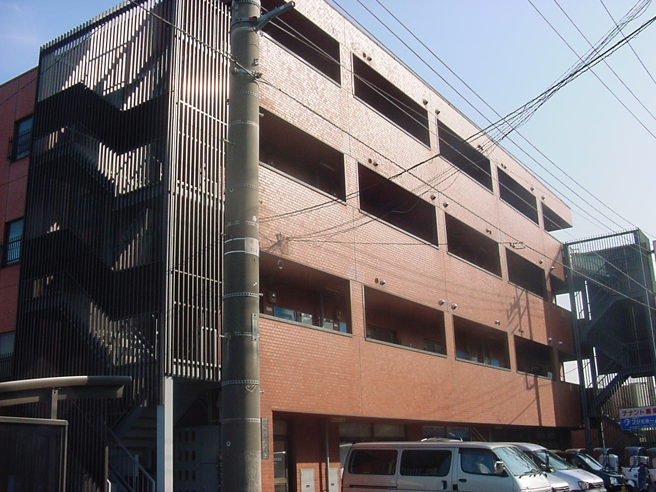菊栄ハイツの建物外観