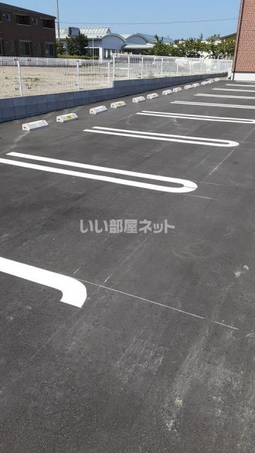 【南相馬市鹿島区西町のアパートの駐車場】