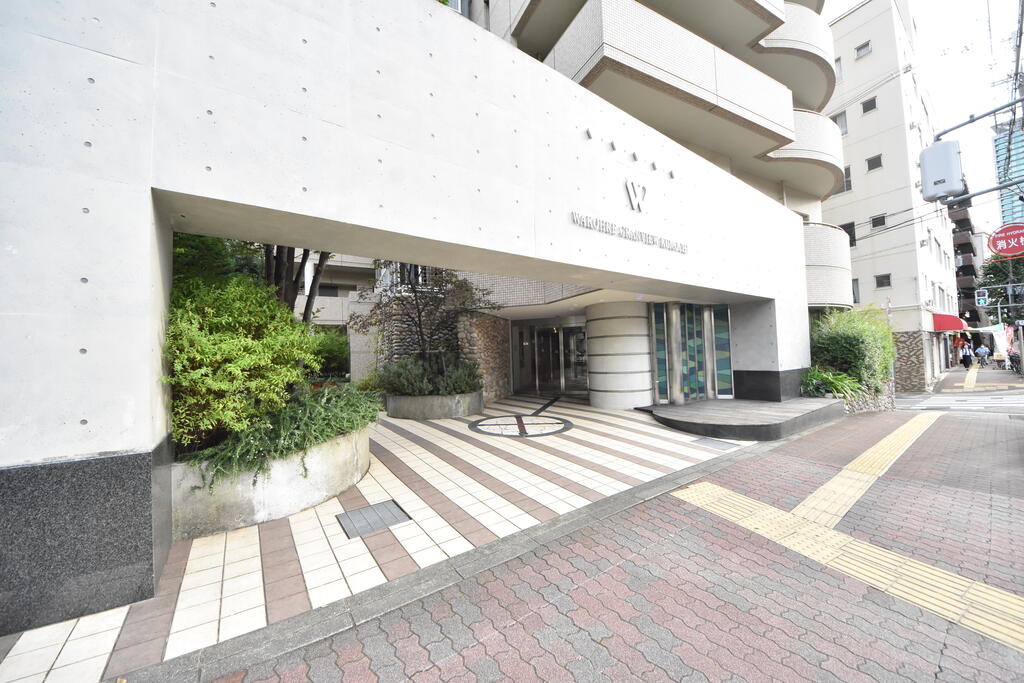神戸市中央区熊内橋通のマンションの建物外観