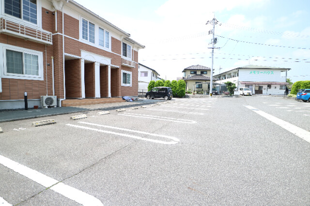 【総社市中原のアパートの駐車場】