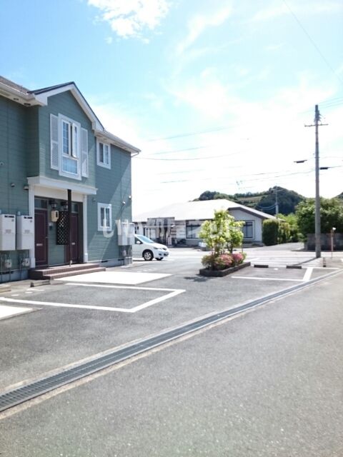 【浜松市浜名区引佐町井伊谷のアパートの駐車場】