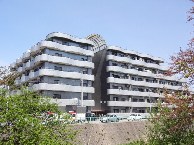 【函館市田家町のマンションの建物外観】