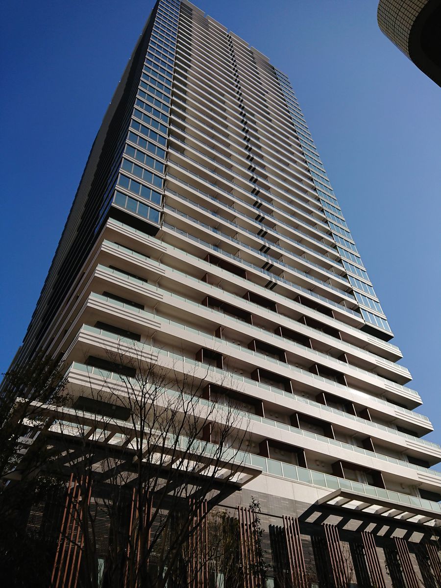 港区浜松町のマンションの建物外観