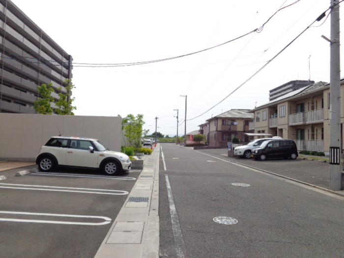 【福山市神辺町大字新道上のアパートの駐車場】