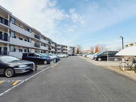 【横浜市青葉区松風台のマンションの駐車場】