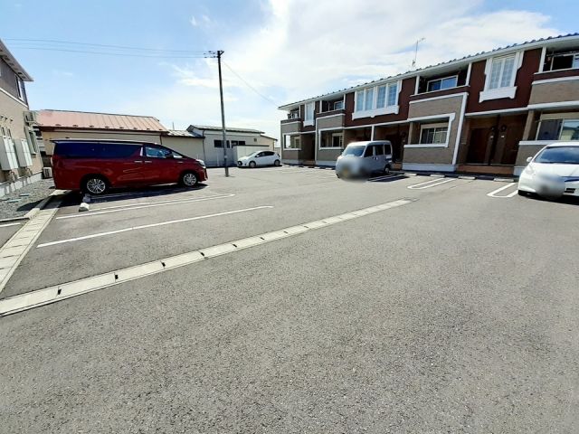 【登米市豊里町新田町のアパートの駐車場】