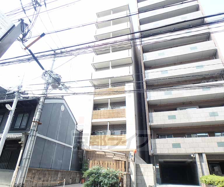 【グランステージ京都四条の建物外観】