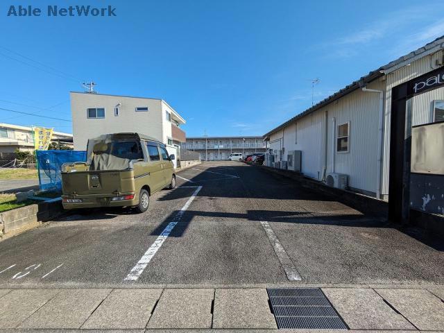 【西尾市熊味町のアパートの駐車場】