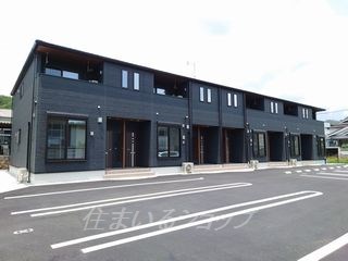 【安芸高田市吉田町常友のアパートの建物外観】