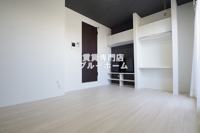 居室・リビング　6.9帖の広い洋室です！