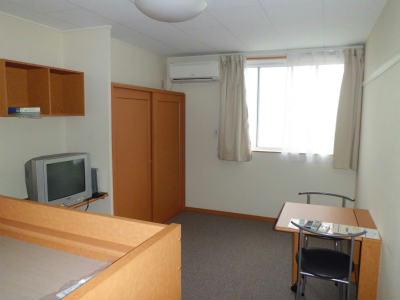 居室・リビング　カーペット敷き。下階への騒音に配慮しています。