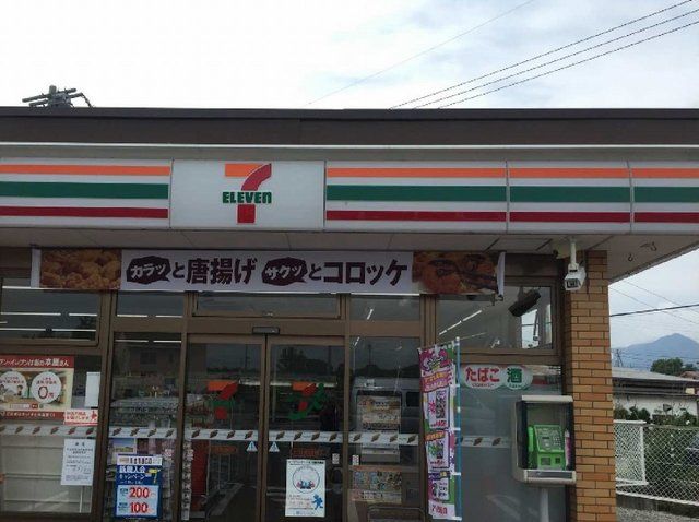 コンビニ　セブンイレブン上田芳田店（コンビニ）まで1000m