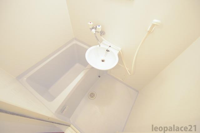 バス・シャワールーム　※同タイプ部屋の写真です。