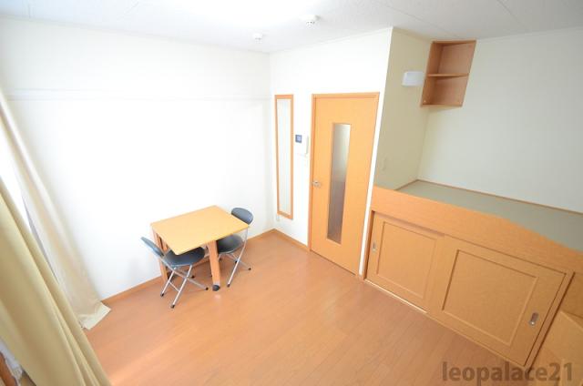 居室・リビング　※同タイプ部屋の写真です。