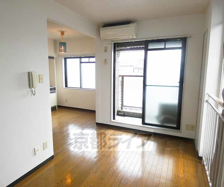 居室・リビング　落ち着いた雰囲気のお部屋です