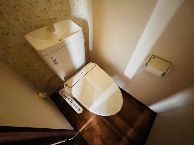 トイレ　ウォシュレット付き