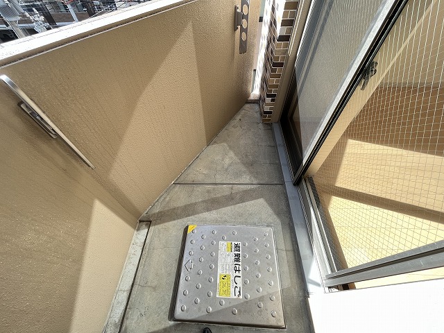 バルコニー　暖かな日差しのふりそそぐバルコニー