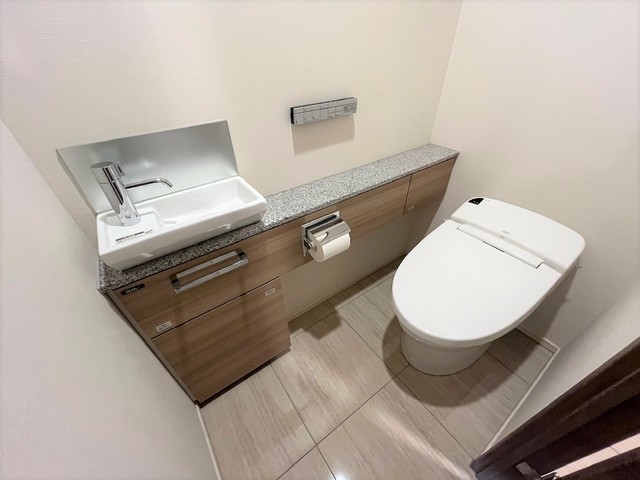 トイレ　温水洗浄暖房便座