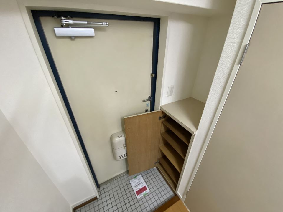 玄関　シューズＢＯＸあります