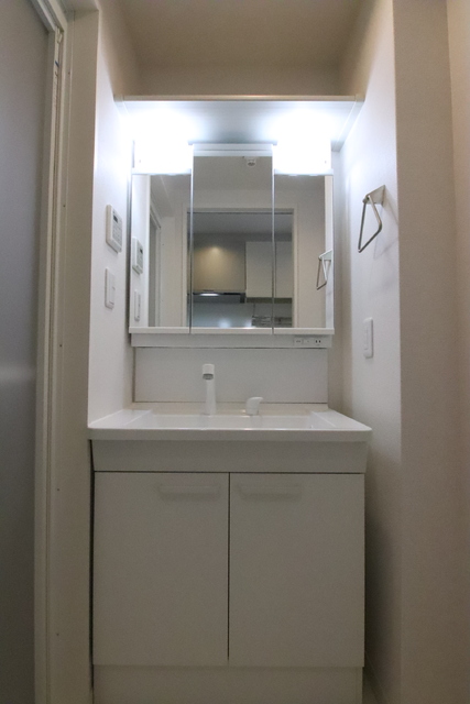 洗面設備　独立洗面台です