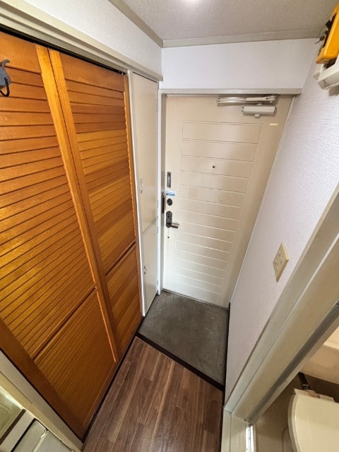 玄関　実際のお部屋の写真です。