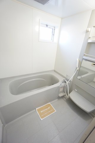 バス・シャワールーム　※同物件、同タイプ、間取り反転のお部屋です