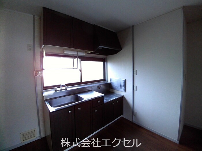 キッチン　窓付きのキッチンです