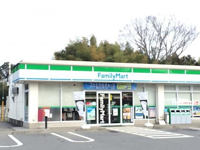 コンビニ　ファミリマート（コンビニ）まで500m