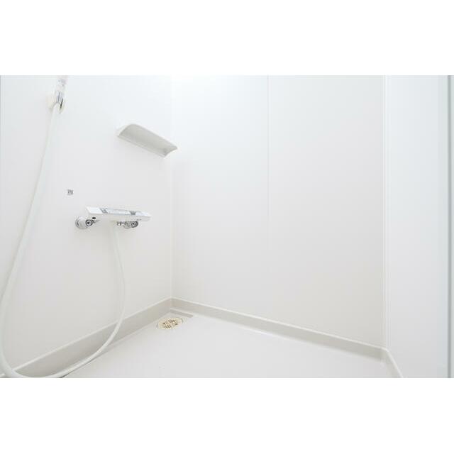 バス・シャワールーム　シャワー室