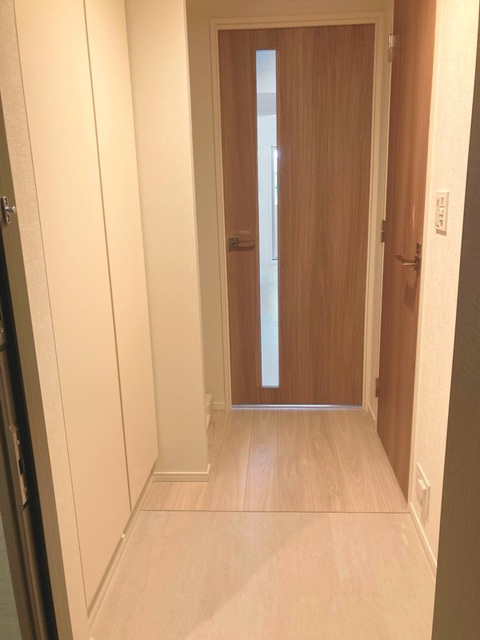 玄関　※写真は同タイプ住戸です。