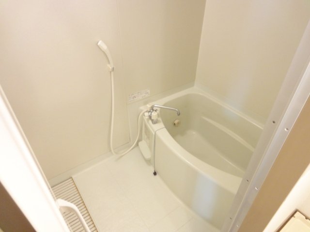 バス・シャワールーム　同物件別号室のものです。