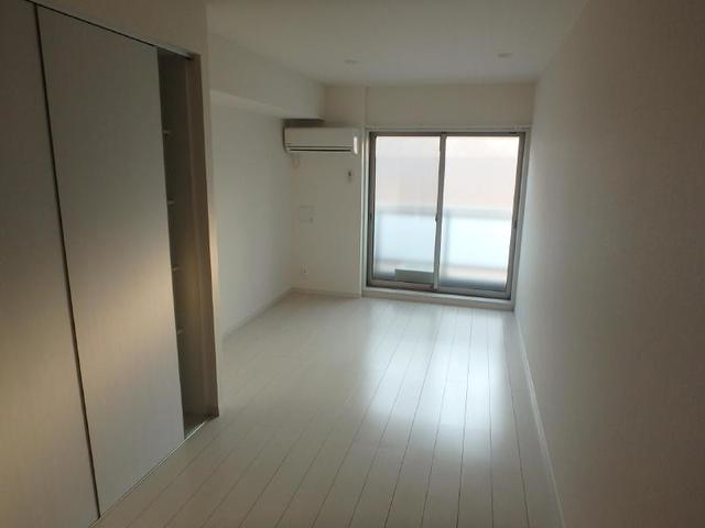 居室・リビング　室内