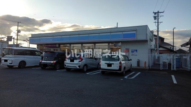 コンビニ　ローソン 鈴鹿稲生西三丁目店（コンビニ）まで748m