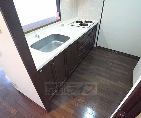 キッチン　３口ガスコンロ＆グリル付システムキッチンです。